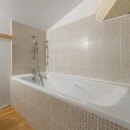 Holiday home Maison De Village, Clim Bernis